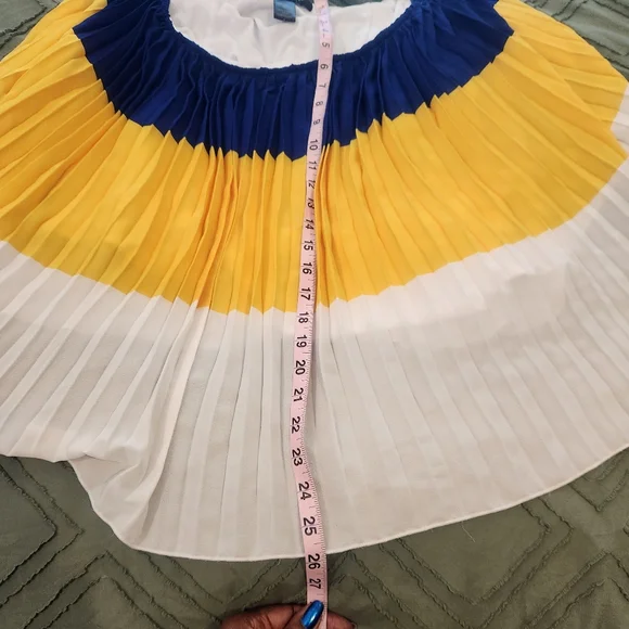 Ashley Stewart blue, gold, & white blouse. Size 18/20. Can be worn off s… - Picture 4 of 8